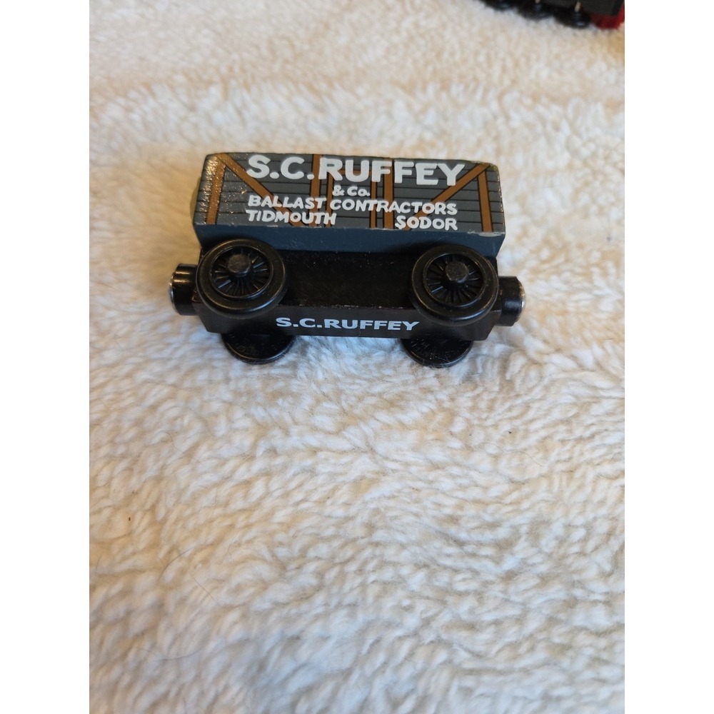 Vintage 1999 Thomas Friends Railway Tank SC Ruffey Wooden Trucks Train